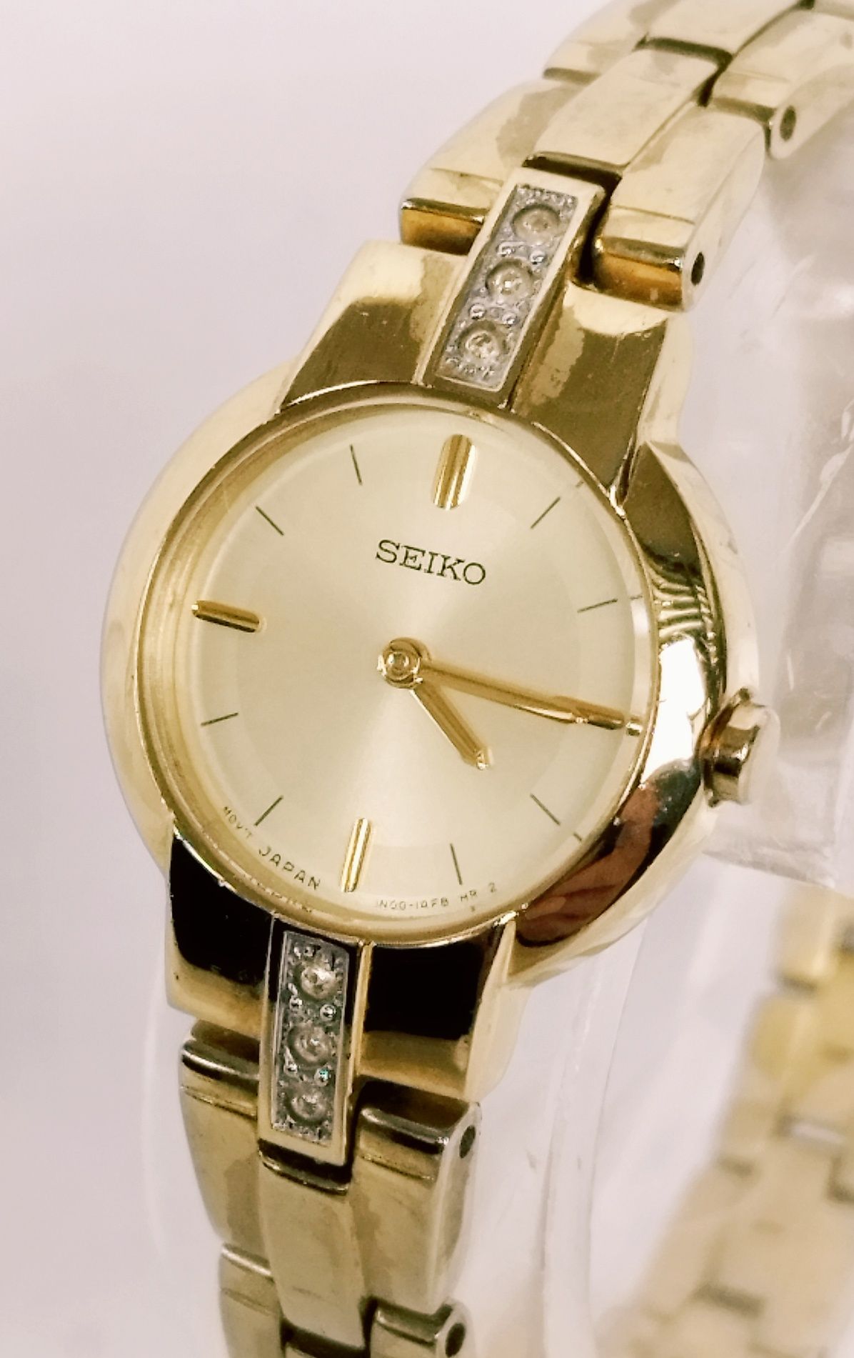 Ceas de damă Seiko cu Quartz, carcasă și curea din oțel inoxidabil.