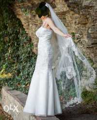 Сватбена рокля с дантелен гръб и връзки