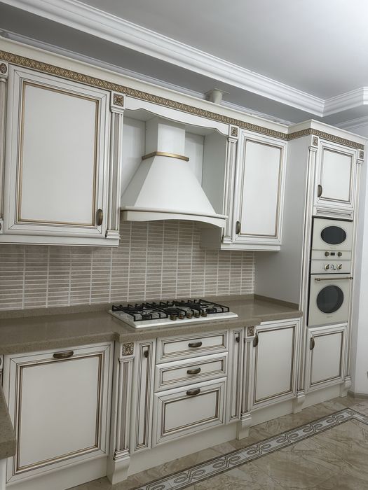 Продается кухонный гарнитур итальянского производства