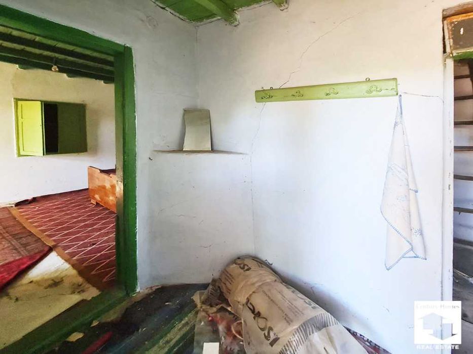 140325 Двуетажна къща с двор и стоп. постройки в с. Горна Липница