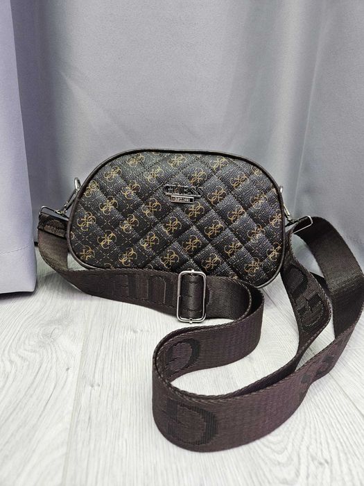 Дамска чанта  Guess