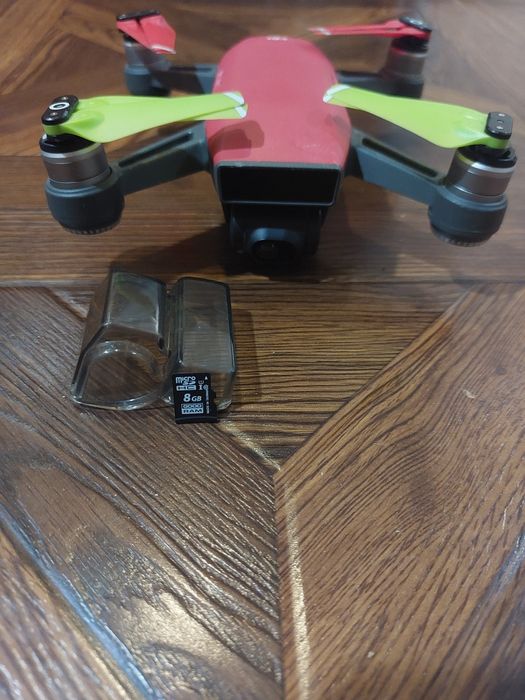 Дрон Dji Spark с дистанционно.