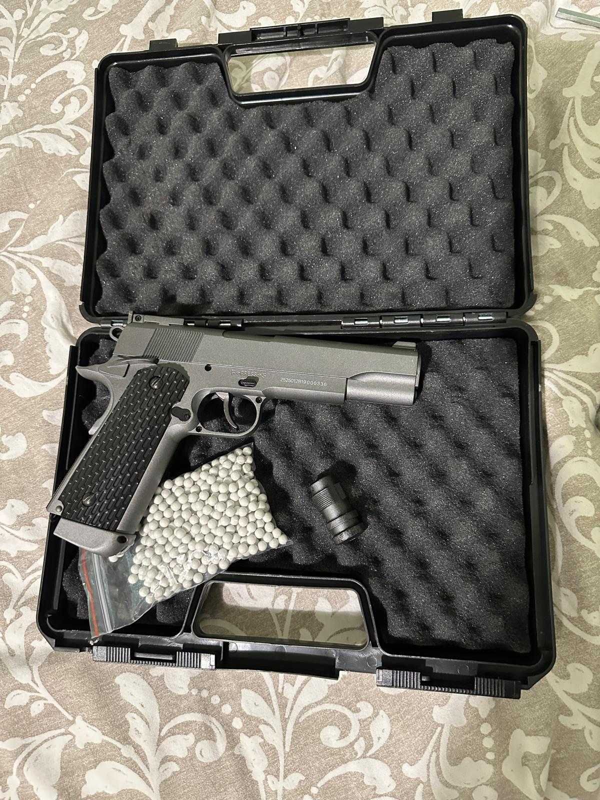 Pachet Pisol Airsoft CO2 - pistol, bile & rezerve CO2