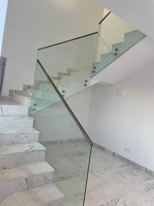 Balustrade de sticla pentru scari si balcoane
