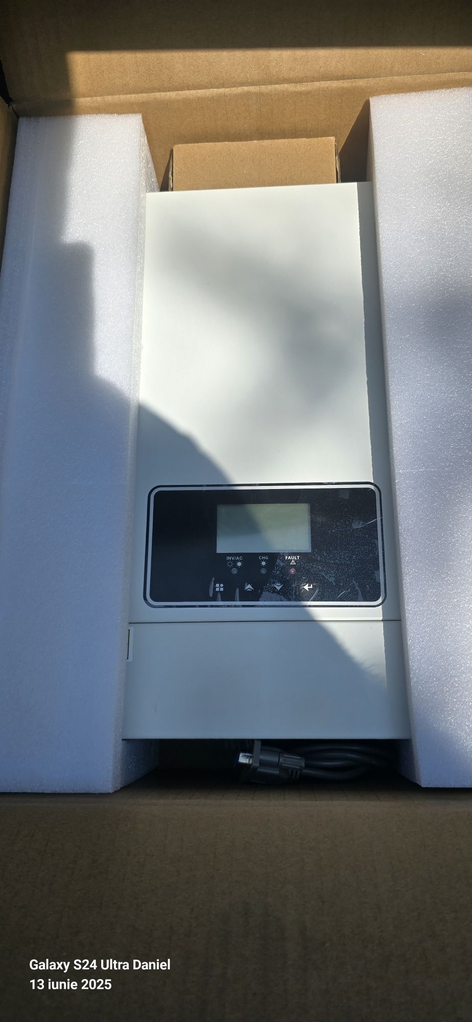 Invertor 3 kw panouri solare si egalizator baterii