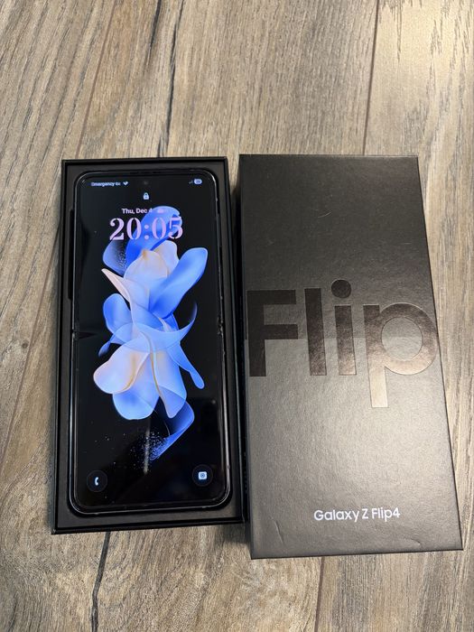 Смартфон Samsung galaxy z flip 4