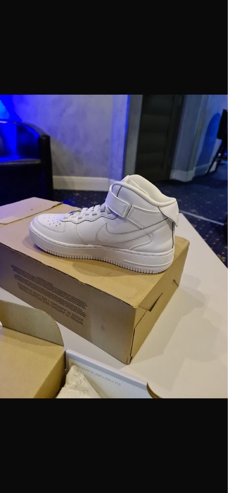 Vând: adidași Air Force 1 mid