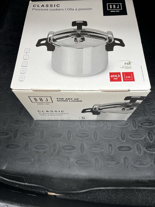 Тенджера под налягане-чисто Нова!