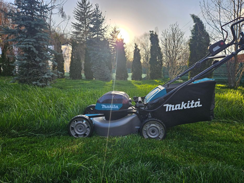 Masina tuns gazon (profesionala acumulatori XGT 40V) Makita LM001GZ