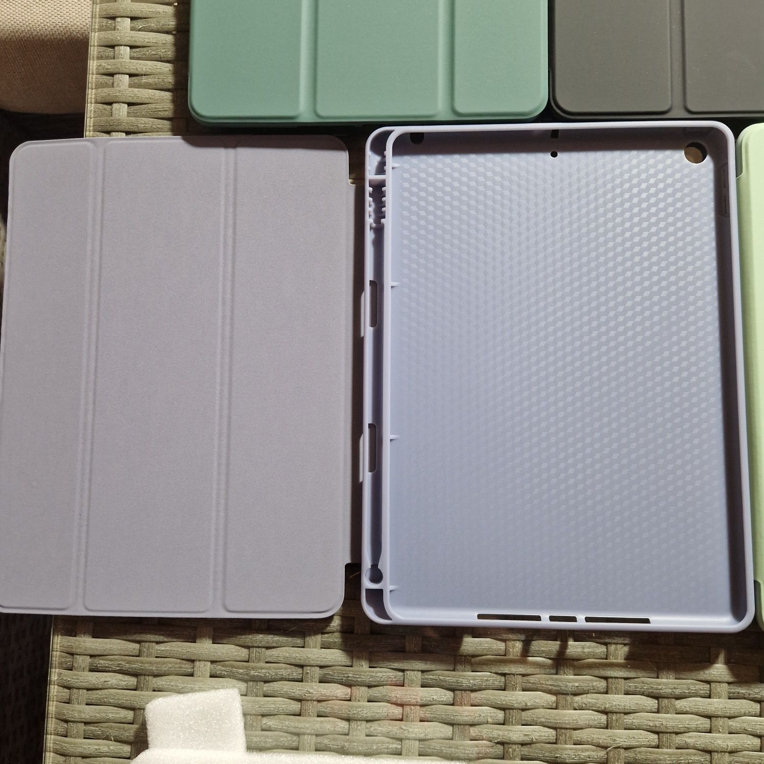 Husa iPad cu slot Pen 7/8/9(10.2), Air 4/5, Air 11-2024, Pro 11/12.9