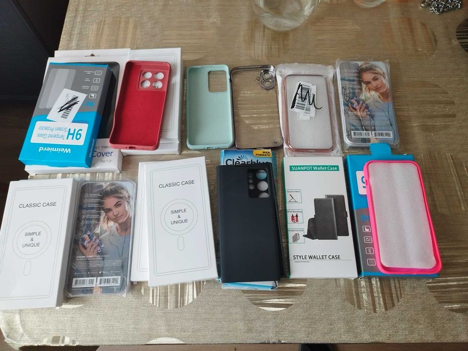 Продавам лот от кейсове