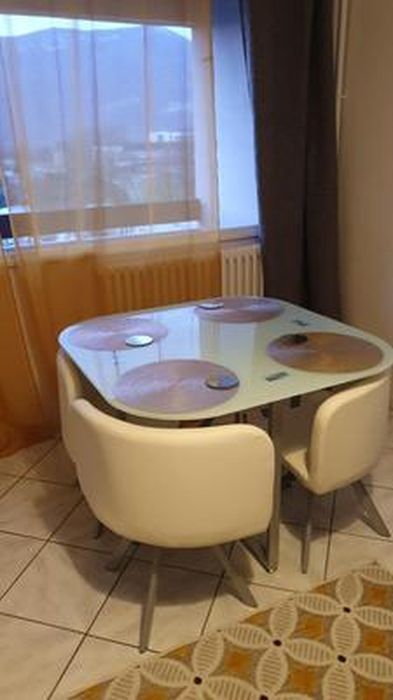 16 Трапезни столове