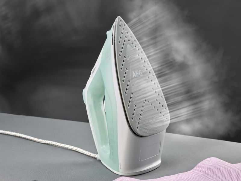 Парна Ютия с Керамична Плоча AEG DB 1740, 2400W