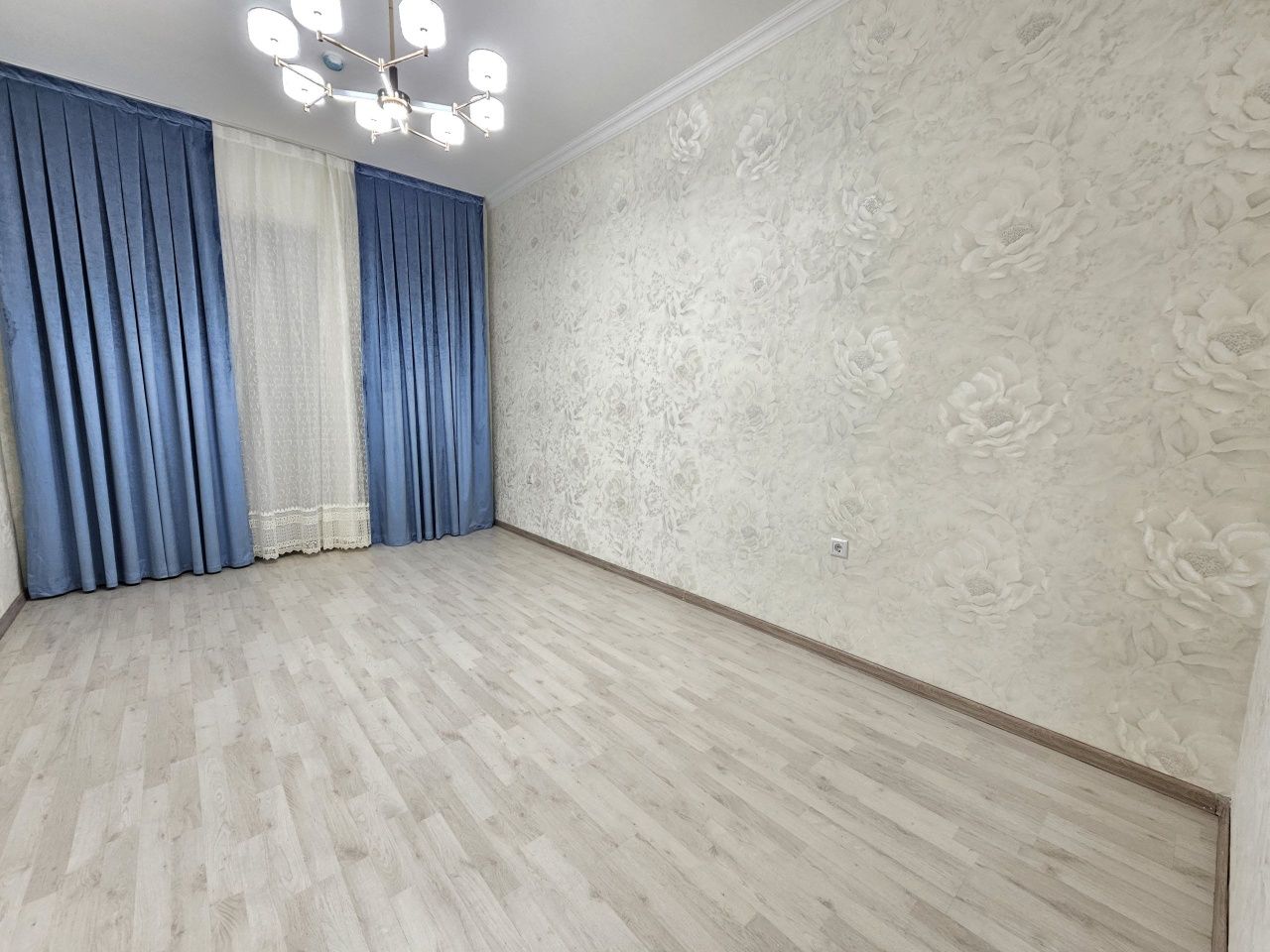 .Сквазной новостройка 3хона 83м2 арзон 67.5$ янги ремонт люстралар Янг