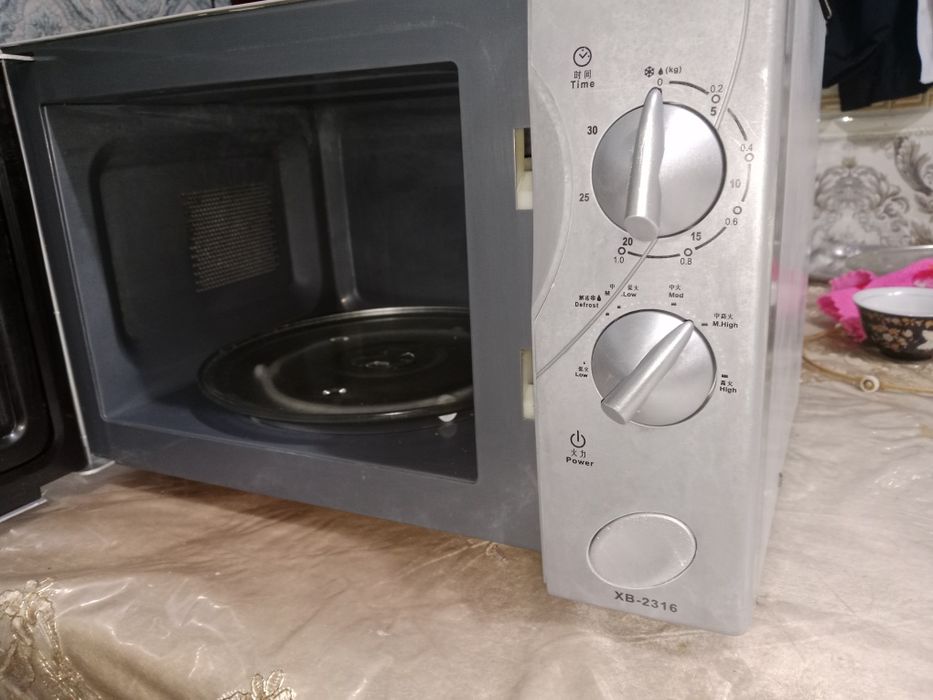 Продаётся в микроволновка хорошо работает 1 месяц гарантии есть