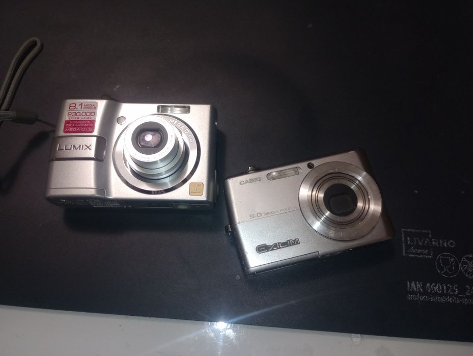 Aparate digitale compacte Panasonic Lumix și Casio Exilim