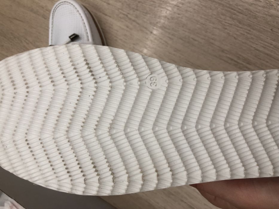 Продам женские туфли