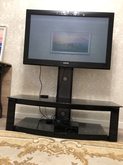 Тумба под телевизор, ковер 2*3, домашний кинотеатр