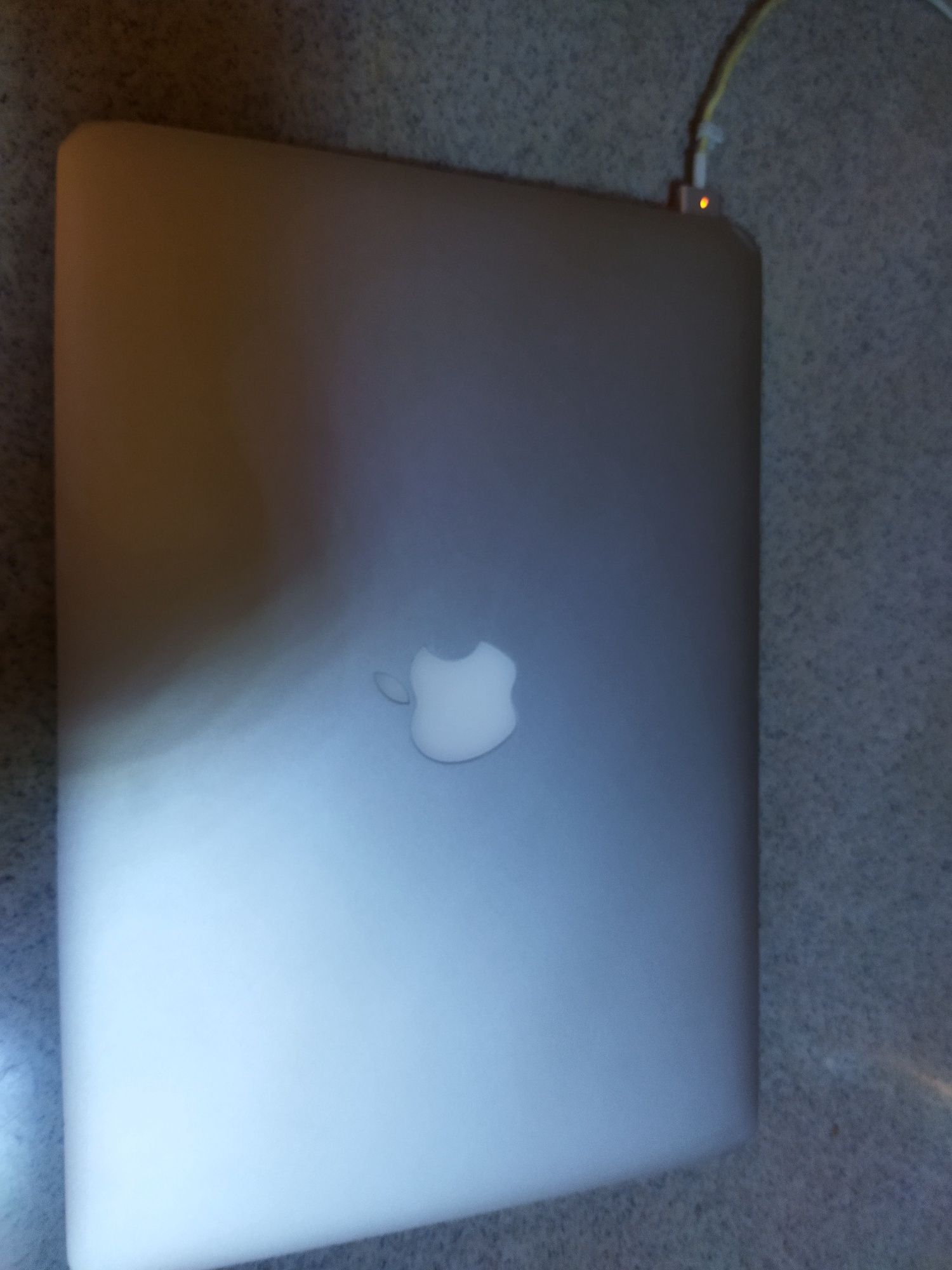 Продам Macbook air 2015г., ssd 256 gb