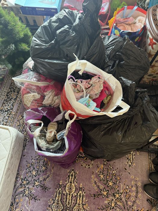 Дрехи играчки и обувки за деца