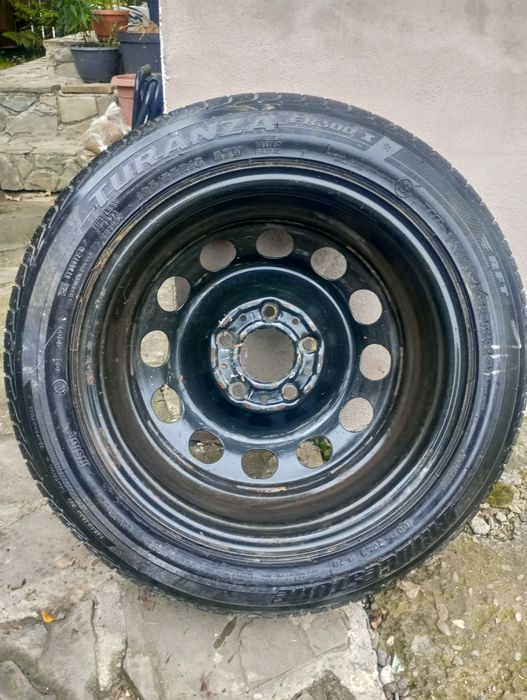 Vând cauciuc cu geanta de bmv seria1