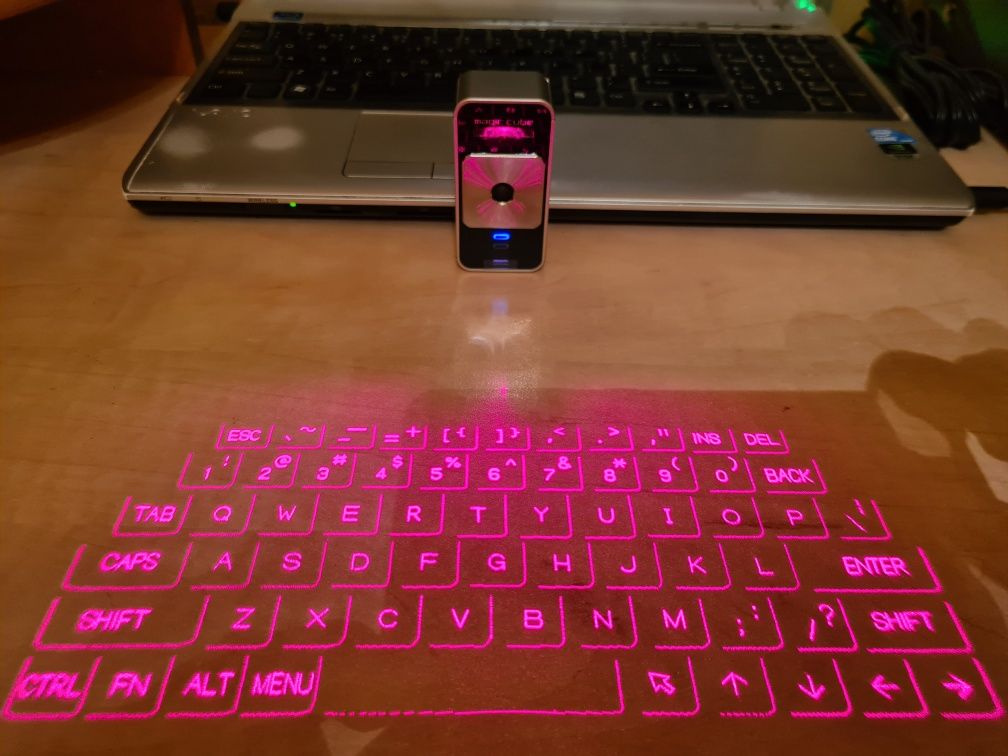 Vând sau schimb Tastatură Laser Bluetooth Cellulon, Impecabilă