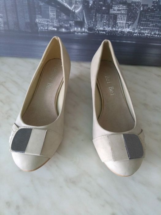 Pantofi crem nr 36 noi