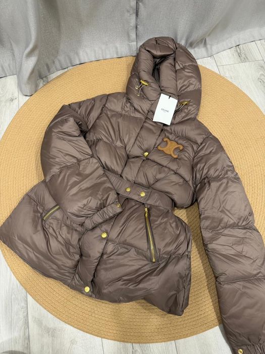 Коричневый пуховик