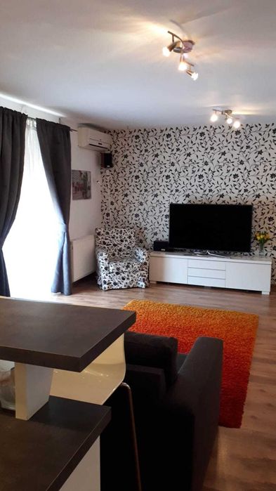 Inchiriez apartament TgMures zona 0 cu vedere spre Piata Trandafirilor