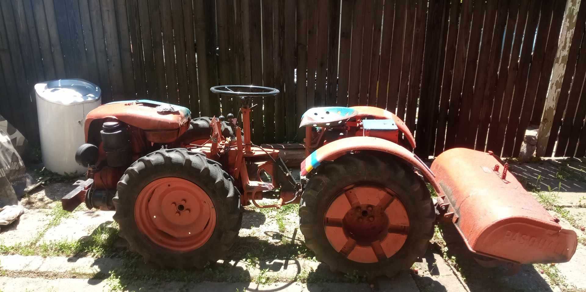 Vând tractor! Comuna Dorobanțu judetul Călărași.