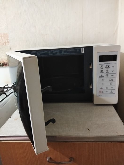 Продам микроволновую печь Самсунг