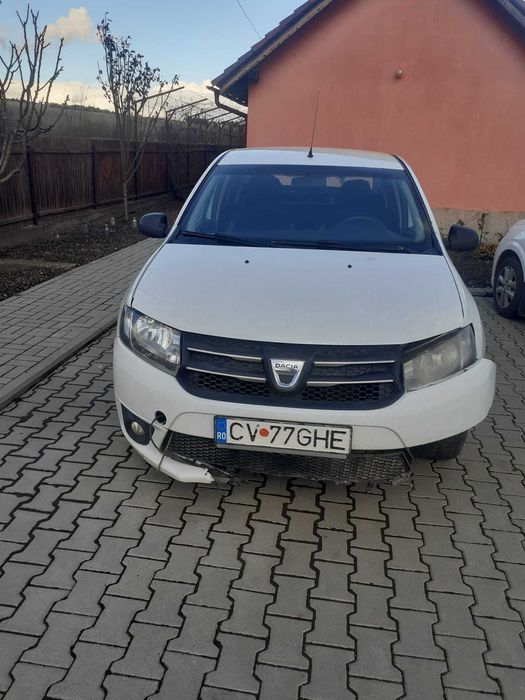 Vând dacia logan avariată