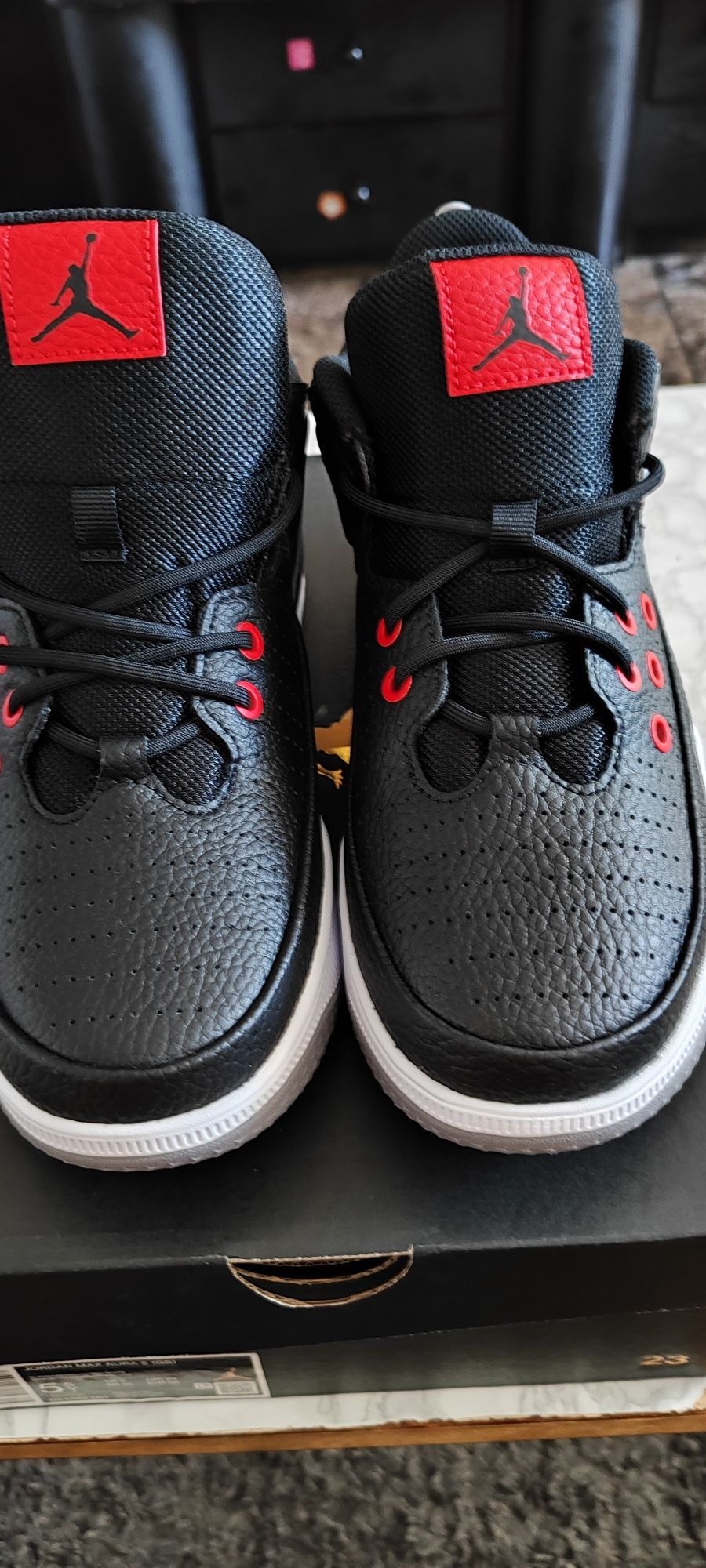 Юношески маратонки Jordan Max Aura 5