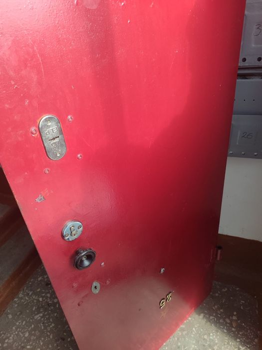 Продается дверь размер 77/203  10 тыс самовывоз