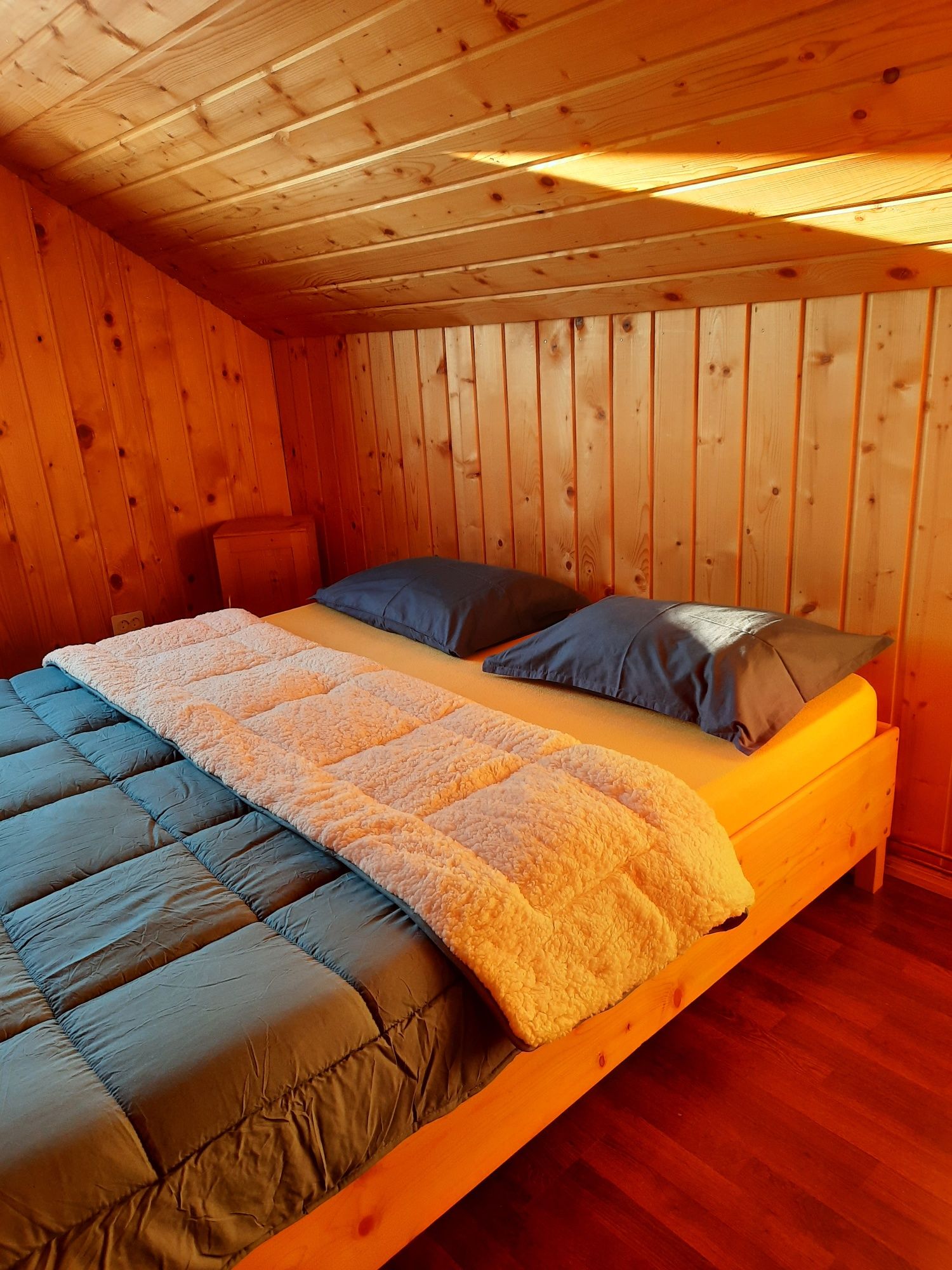 Cabana  cu ciubar de inchiriat  zona belis dealu botii