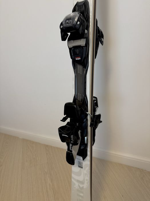 Schiuri Volkl Flair SC cu legăturile Marker vMotion 11 TCX GW Lady