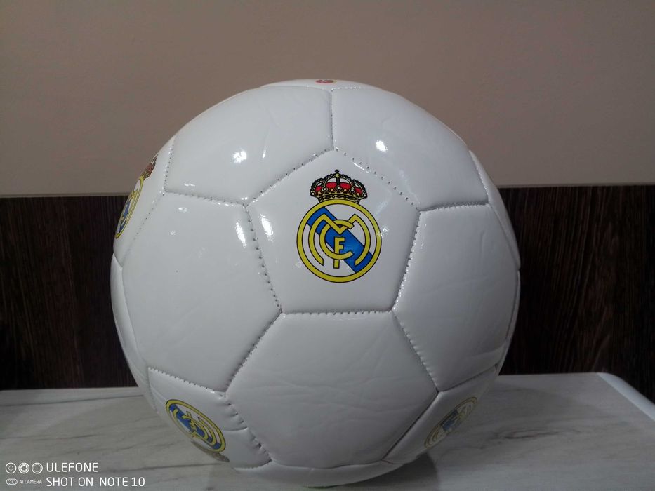 Кожена футболна топка с лого на Реал Мадрид !!!
