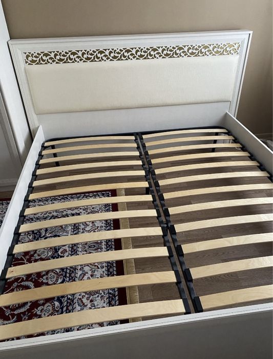 Продам спальный гарнитур