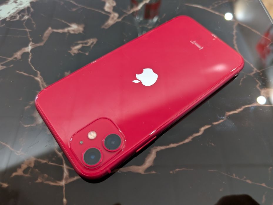 iPhone 11 Red product 10/10 luat de nou cutie completa
