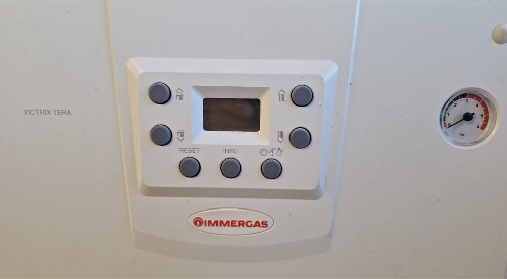 De vanzare centrala termica pe gaz 2500 ron!