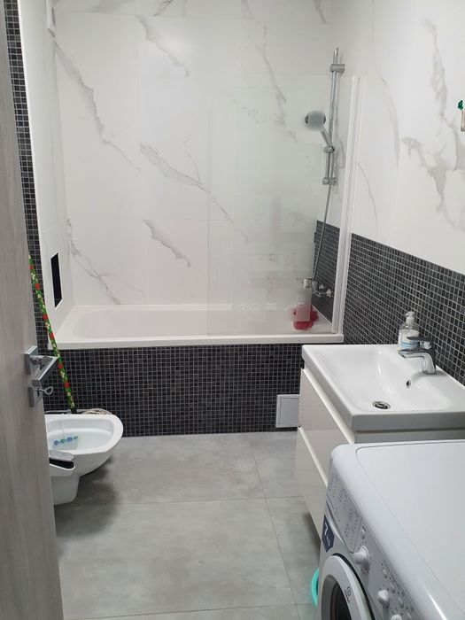 Inchiriez Apartament 3 camere bloc nou cu garaj subteran inclus