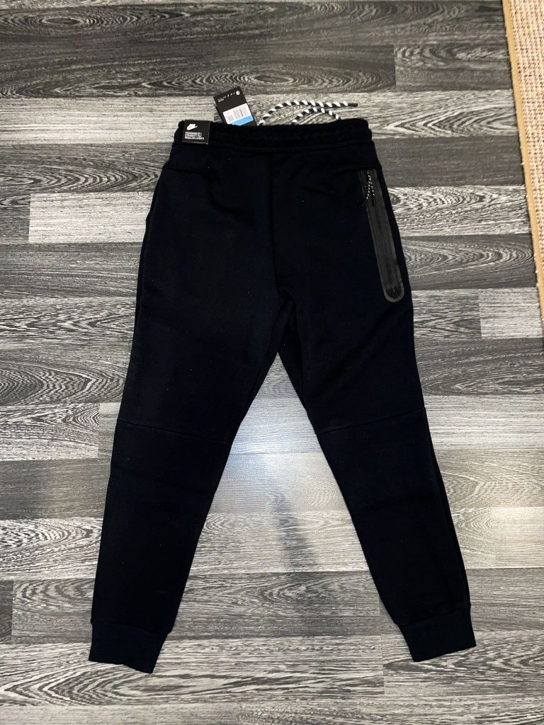 Pantaloni Nike Tech Fleece