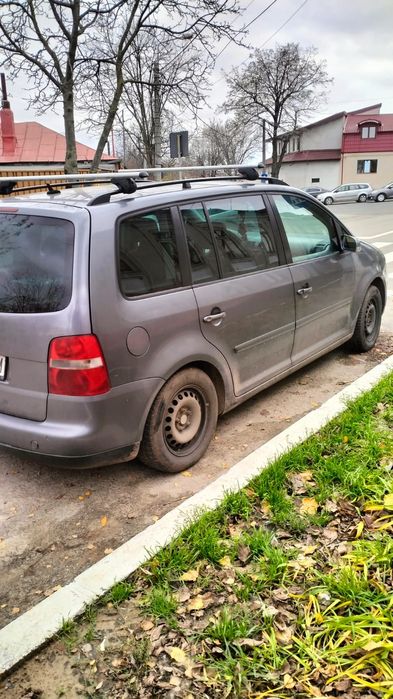 Vând WW Touran 2004