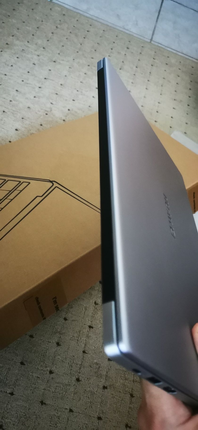Laptop nou Huawei, ca MacBook,  accesorii, cutie