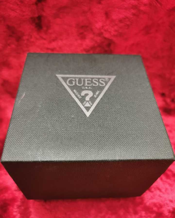 Унисекс Кварцов часовник Guess W0571L1 Кутия Сертификат Нов