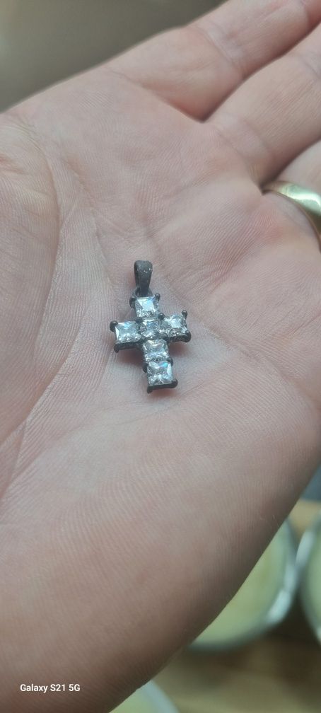 Сребърно кръстче и сваровски