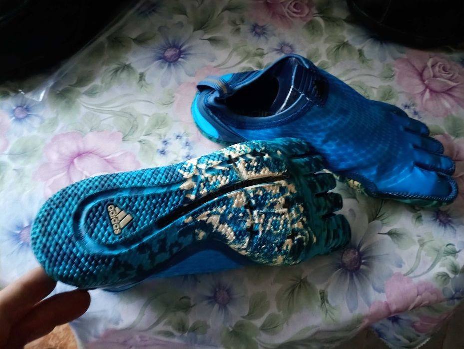 Adidas adipure маратонки пръсти