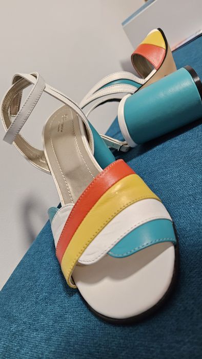 Sandale piele noi mărimea 38
