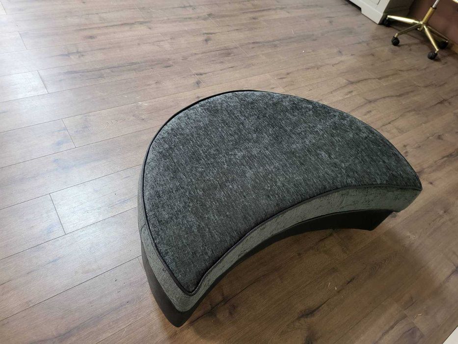 Тъмно сива табуретка от плат полумесец