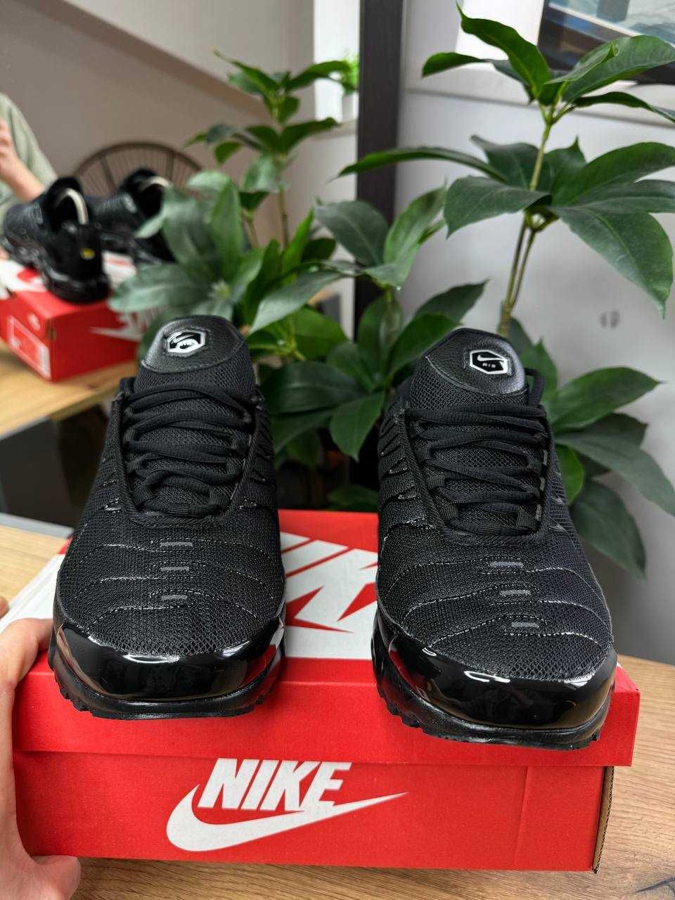 Маратонки NIKE TN в черян цвят